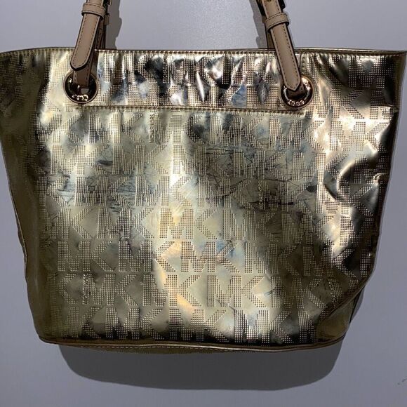 Michael Kors Women's Gold Monogram Logo Metallic Mirror Jet Set Tote Bag Medium - Picture 5 of 16